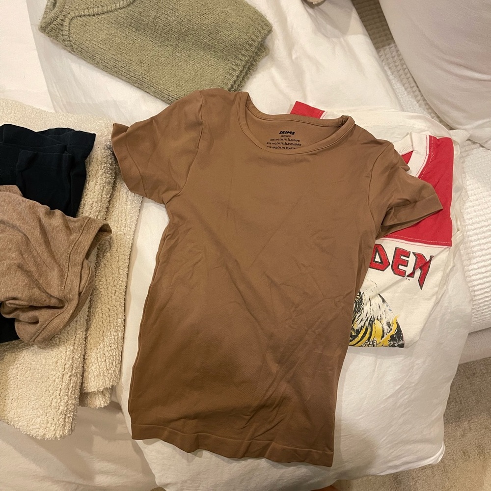 Skims Tee Size XS